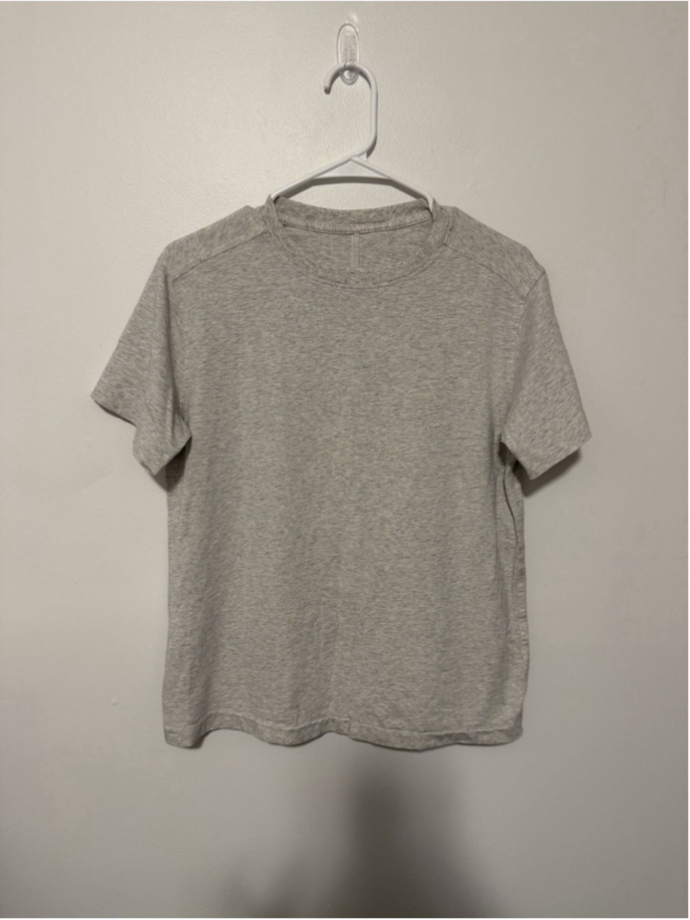Lululemon Women’s Heather Gray Short Sleeve Crew Neck Tee Shirt Size 6 cotton - Picture 2 of 4